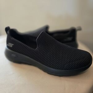 Skechers GOwalk Black Mesh Slip On Walking Shoes Women’s Size 8 Lightweight Comf